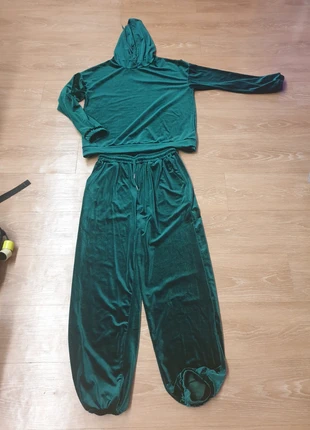 Ensemble vert émeraude, brand: aucune, condition: New without tags, size: M / 38 / 10, €15.00, €16.45 includes Buyer Protection