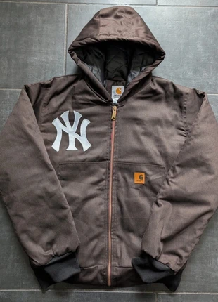 The 2025 Carhartt embroidered active reworked jacket in Maroon, marca: Carhartt, estado: Novo sem etiquetas, tamanho: M, €99.00, €104.65 inclui Proteção do Comprador Pro