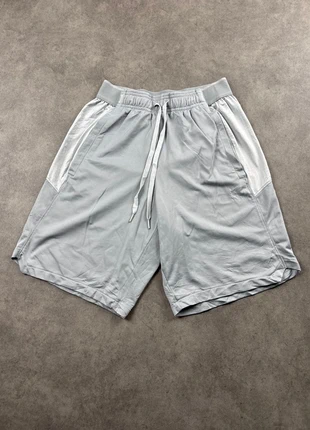Short de sport gris clair Under Armour taille S homme poche ajustée - SHO0733, merk: Under Armour, staat: Heel goed, maat: S, € 11,99, € 13,29 inclusief Kopersbescherming Pro