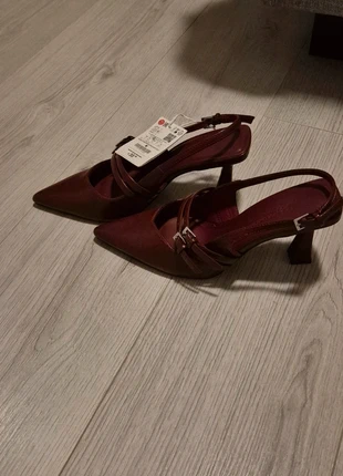Bordeauxrode slingbacks, merk: Pull & Bear, staat: Nieuw met prijskaartje, maat: 37, € 20,00, € 21,70 inclusief Kopersbescherming