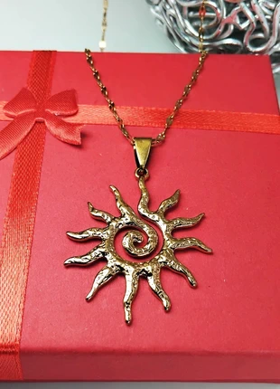 Collier acier inoxydable doré soleil stylisé – bijou tendance, marque: Boutique Île de Beauté, état: Neuf sans étiquette, 3,95 €, 4,85 € Protection acheteurs (Pro) incluse