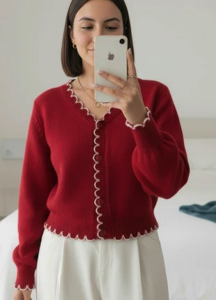 Gilet Rouge à bords Ondulés Col V - S, marque: La Maison Écarlate, état: Très bon état, taille: S / 36 / 8, 39,00 €, 41,65 € Protection acheteurs incluse