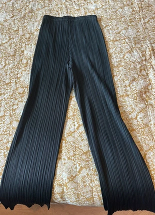 Pantalon Pleats please d’Issey Miyake, merk: Pleats Please Issey Miyake, staat: Heel goed, maat: S / 36 / 8, € 150,00, € 158,20 inclusief Kopersbescherming