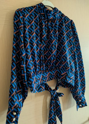 Blusa annodabile modello crop Timiami
con schiena scoperta e tre bottoncini, marque: Timiami, état: Très bon état, taille: Taille unique, 9,00 €, 10,15 € Protection acheteurs incluse