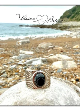 Bague large en acier inoxydable argenté et pierre noire - Uhaina Bijoux, marke: Uhaina Bijoux, zustand: Neu, mit Etikett, größe: Größenverstellbar, 9,00 €, 10,15 € beinhaltet Vinted-Käuferschutz Pro