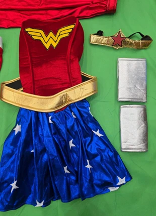Costume wonder woman, marke: DC, zustand: Gut, größe: S / 36 / 8, 12,00 €, 13,30 € inklusive Vinted-Käuferschutz