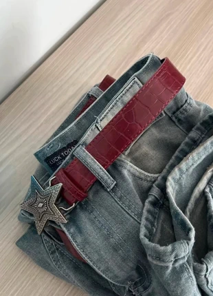 Ceinture rouge style cuir crocodile western cow-boy, marque: Vintage Dressing, état: Très bon état, taille: 105 cm, 15,00 €, 16,45 € Protection acheteurs incluse