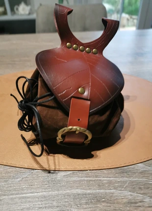 Saccoche style médiéval motifs feuille, brand: medieval style, condition: Very good, €10.00, €11.20 includes Buyer Protection Pro