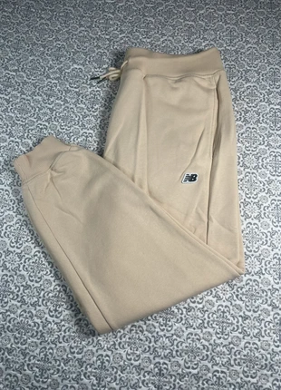 Jogging New Balance | Taille L | Beige, brand: New Balance, condition: Very good, size: L, €35.00, €37.45 includes Buyer Protection