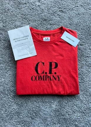 tee-shirt CP company rouge avec dessin noir taille 12 ans enfant / S, brand: C.P. Company, condition: Very good, size: S, €45.00, €47.95 includes Buyer Protection