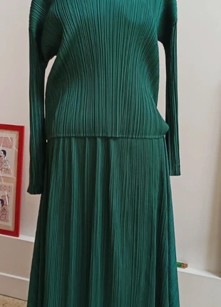 Ensemble jupe et haut pleats please, merk: Pleats Please Issey Miyake, staat: Heel goed, maat: L / 40 / 12, € 320,00, € 336,70 inclusief Kopersbescherming