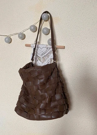 Real leather intrecciato bucket bag, brand: Zara, condizioni: Ottime, €20.00, €21.70 include la Protezione acquisti