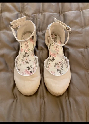 Girls white satin shoes - size 10 - Next, brand: Next, condition: Satisfactory, size: 10 child | EU 28, £1.50, £1.92 includes Buyer Protection