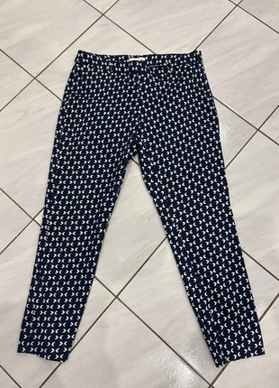 Pantalon droit femme bleu blanc noir h&m en très bon état taille 40/L, brand: H&M, condizioni: Ottime, taglia: L / IT 44 / EU 40, €10.00, €11.20 include la Protezione acquisti