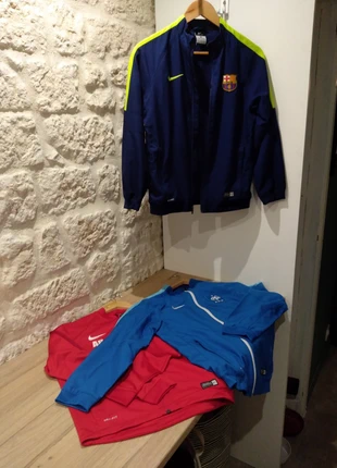Lot 3 vestes zippées Nike Dri-Fit sportswear, brand: Nike, condizioni: Ottime, taglia: 12 anni / 152 cm, €8.50, €9.63 include la Protezione acquisti