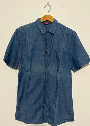Camicia in Denim GUESS, marque: GUESS, état: Très bon état, taille: M, 14,99 €, 16,44 € Protection acheteurs incluse