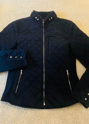 Veste Zara Woman – Matelassée – Bleu marine, marke: Zara, zustand: Sehr gut, größe: M / 38 / 10, 17,00 €, 18,55 € inklusive Vinted-Käuferschutz