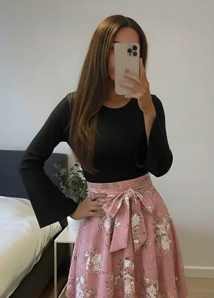 Jupe mi-longue élégante évasée avec imprimé floral et ceinture à nouer - Taille S, brand: Mini jupes, condition: Very good, size: S / 36 / 8, €34.90, €37.35 includes Buyer Protection