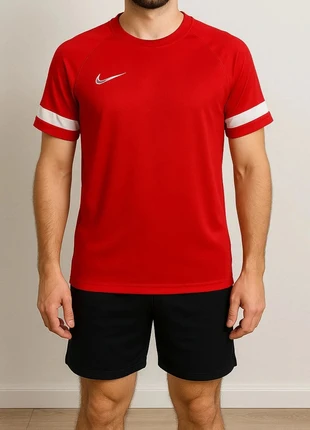 T-shirt de sport Nike Homme, Rouge/Blanc Swoosh, Taille S – Excellent état, brand: Nike, condizioni: Ottime, taglia: S, €15.00, €16.45 include la Protezione acquisti