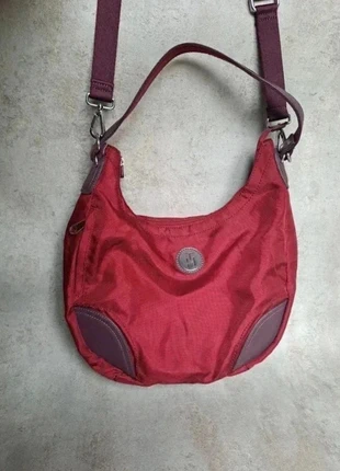 Sac bandoulière - Tommy Hilfiger – Rouge vif, style sport-chic - Très bon état, marca: Tommy Hilfiger, estado: Muito bom, €25.00, €26.95 inclui Proteção do Comprador Pro