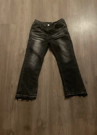 Zwarte flaired broek, merk: geen merk, staat: Nieuw zonder prijskaartje, maat: M, € 15,00, € 16,45 inclusief Kopersbescherming