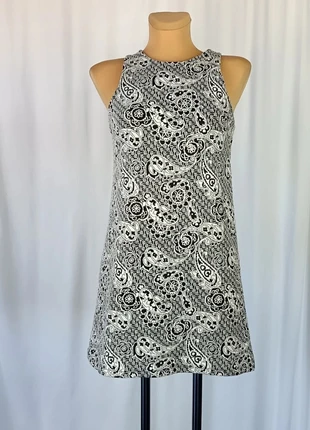 Robe Chic blanche et noire avec motif cachemire Made in italy Taille S - R50, brand: Made In Italy, condizioni: Ottime, taglia: S / IT 40 / EU 36, €6.00, €7.00 include la Protezione acquisti Pro