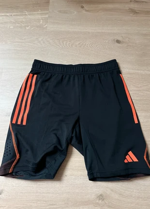 Short de sport Adidas noir bandes oranges – Taille S – Comme neuf, marque: adidas, état: Très bon état, taille: S, 10,00 €, 11,20 € Protection acheteurs (Pro) incluse