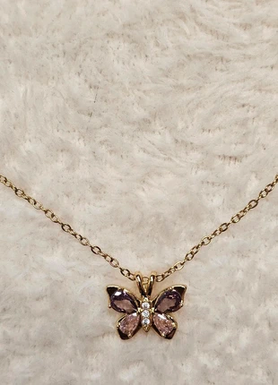 Collier papillon doré cristaux violets et roses, merk: Inconnu, staat: Nieuw zonder prijskaartje, € 8,00, € 9,10 inclusief Kopersbescherming
