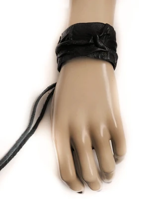 Zwart leren armband /cuff - recycled - nikkelvrij, staat: Heel goed, € 12,50, € 13,83 inclusief Kopersbescherming