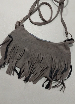 Moda. Bellissima borsa piccola a tracolla in nabuk con frange, marca: MODA, estado: Novo com etiquetas, €8.90, €10.05 inclui Proteção do Comprador