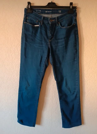 Jean Levi's Demi Curve W30 coupe droite, marque: Levi's, état: Très bon état, taille: L / 40 / 12, 14,00 €, 15,40 € Protection acheteurs incluse