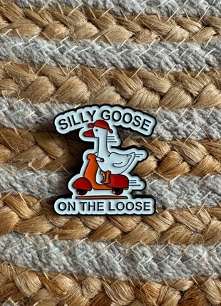 Pins Silly goose on the loose 🪿😄, condition: Very good, €4.00, €4.90 includes Buyer Protection Pro