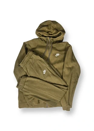 Enssemble Nike kaki taille M, brand: Nike, condizioni: Buone, taglia: M, €30.00, €32.20 include la Protezione acquisti