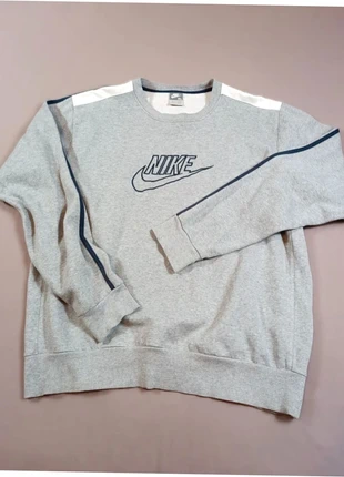 Sweat Nike vintage gris col rond logo brodé - taille L / XL - 90s/Y2K, marque: Nike, état: Très bon état, taille: L, 20,00 €, 21,70 € Protection acheteurs incluse