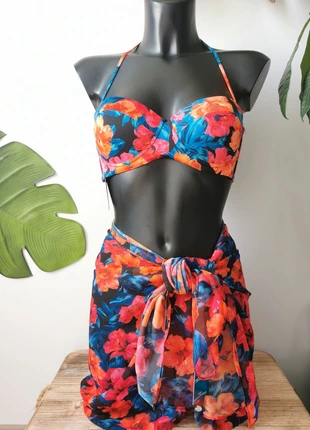 Haut de maillot de bain + Paréo St Tropical Flower Tezenis Taille 90, marke: Tezenis, zustand: Sehr gut, größe: Einheitsgröße, 11,50 €, 12,78 € beinhaltet Vinted-Käuferschutz Pro