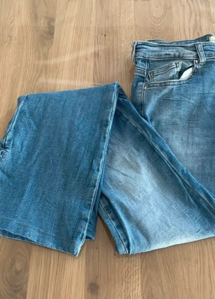 Jean flare Only – taille petit M – délavé bleu clair, coupe évasée tendance, marque: ONLY, état: Neuf sans étiquette, taille: S / 36 / 8, 12,00 €, 13,30 € Protection acheteurs incluse