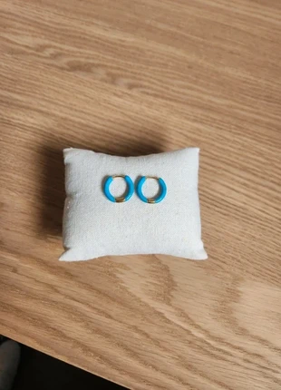 Petites créoles dorées et bleues en acier inoxydable, marque: Le Marché, état: Neuf sans étiquette, 6,00 €, 7,00 € Protection acheteurs (Pro) incluse