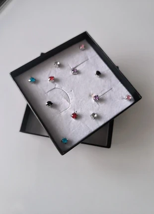 6 paires de boucles d'oreilles (puces), marque: Strass, état: Neuf sans étiquette, 2,00 €, 2,80 € Protection acheteurs incluse