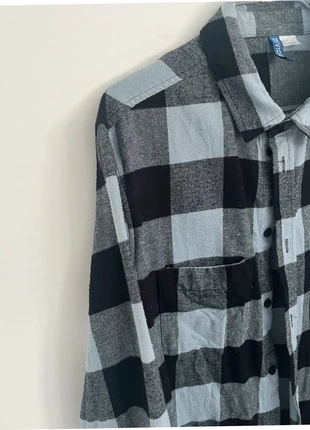 Chemise bleue à carreaux noirs – Taille S – 100% coton, marque: H&M, état: Très bon état, taille: S, 6,00 €, 7,00 € Protection acheteurs incluse