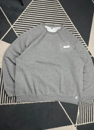 Sweat vintage y2k crewneck Russell athletic boxy fit gris grey taille Xl, brand: Russell Athletic, condition: Very good, size: XL, €39.90, €42.60 includes Buyer Protection