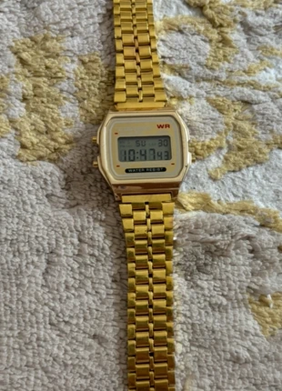 Montre style casio doré vintage y2k, marque: CASIO, état: Neuf sans étiquette, taille: Taille unique, 10,00 €, 11,20 € Protection acheteurs incluse