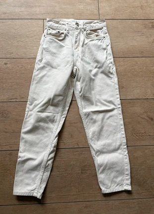 Pantalon en jean blanc crème coupe skinny/mom Vintage - Petite and so what, marque: petite and so what, état: Très bon état, taille: XXS / 32 / 4, 20,00 €, 21,70 € Protection acheteurs incluse