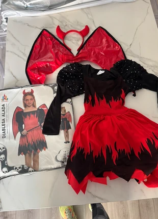 Disfraz Diablesa alada niña. Talla 7-9 años, brand: Partilandia, condizioni: Nuovo senza cartellino, taglia: 8 anni / 128 cm, €14.99, €16.44 include la Protezione acquisti