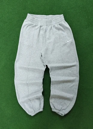 Jogging Nike solo swoosh large gris, marque: Nike, état: Très bon état, taille: M, 47,00 €, 50,05 € Protection acheteurs (Pro) incluse