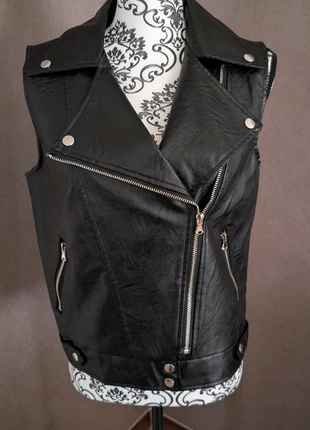 Gilet / bodywarmer zonder mouwen zwart L, marca: Softy outwear collection, estado: Novo sem etiquetas, tamanho: L / 40 / 12, €24.95, €26.90 inclui Proteção do Comprador