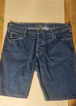 Armani Jeans korte spijkerbroek Comfort Fit maat EU 36, marca: Armani Jeans, estado: Muito bom, tamanho: PT 44 | W34, €11.00, €12.25 inclui Proteção do Comprador