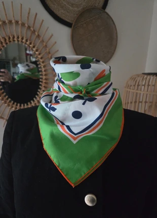 🧣Foulard vintage 70's carré en polyester vert pomme à motif tulipes, brand: Vintage, condition: Very good, €9.00, €10.15 includes Buyer Protection Pro