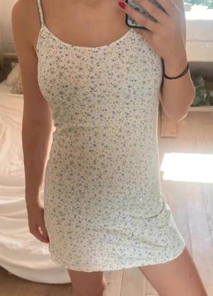 Bloemetjes jurkje - Brandy Melville Y2K !, merk: Brandy Melville, staat: Heel goed, maat: S / 36 / 8, € 7,00, € 8,05 inclusief Kopersbescherming