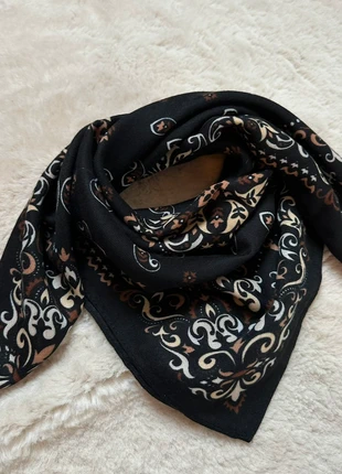 Foulard carré viscose imprimé, marca: Boutique Parisienne, estado: Muito bom, €9.90, €11.10 inclui Proteção do Comprador Pro