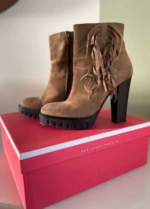 Bottines brunes franges plate-forme pointure 39 marque Sweet Lemon en daim, marque: Sweet Lemon, état: Très bon état, taille: 39, 45,00 €, 47,95 € Protection acheteurs incluse